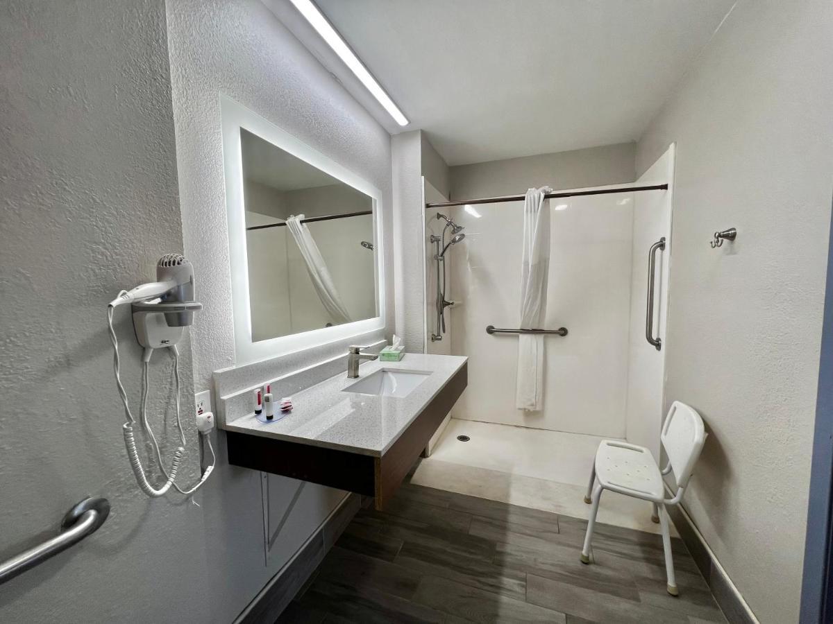 Days Inn By Wyndham Suites Fredericksburg Exteriér fotografie