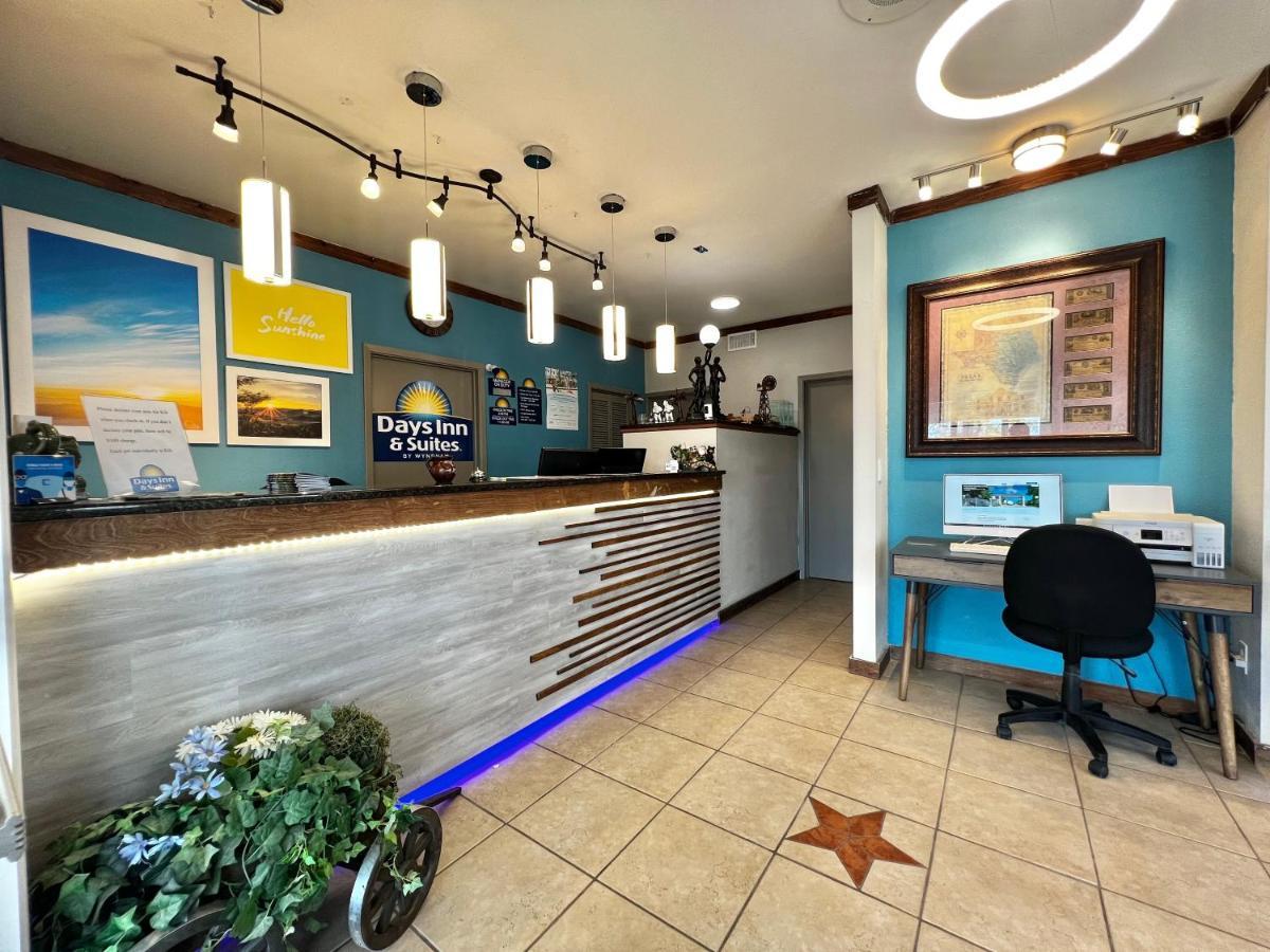 Days Inn By Wyndham Suites Fredericksburg Exteriér fotografie
