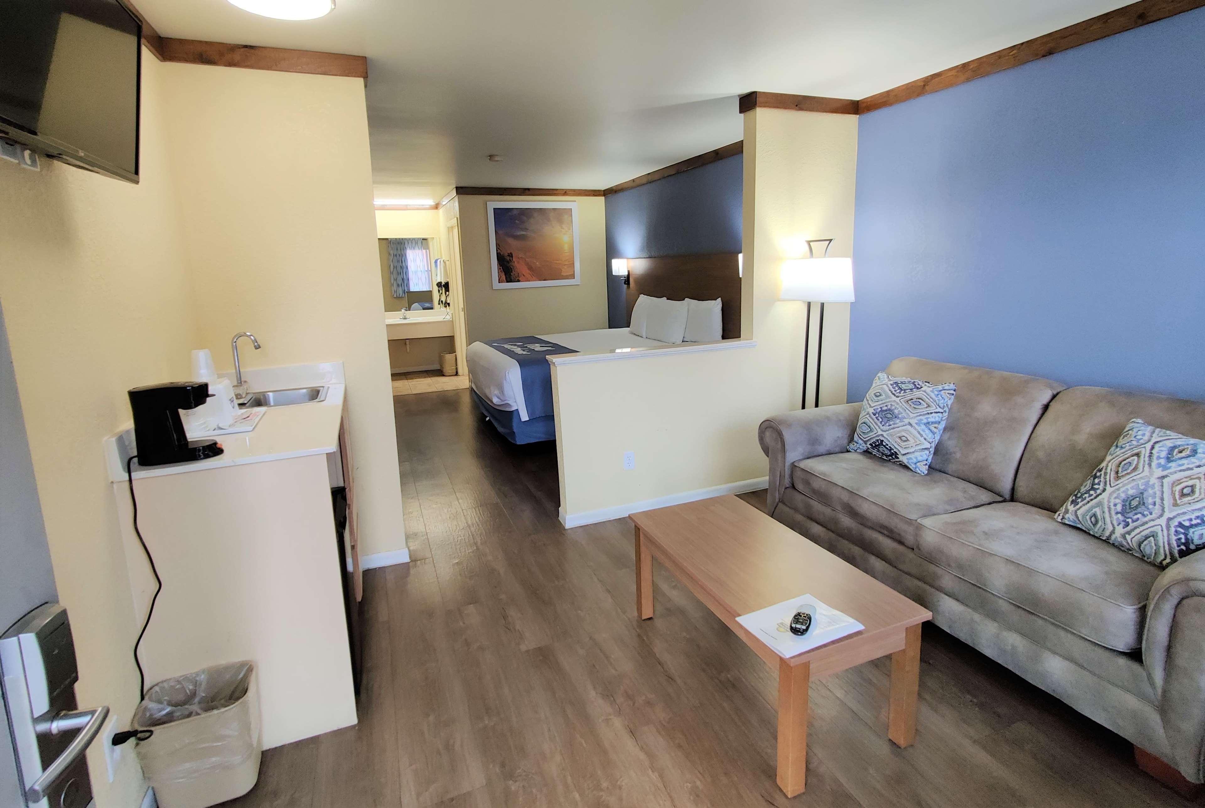Days Inn By Wyndham Suites Fredericksburg Exteriér fotografie