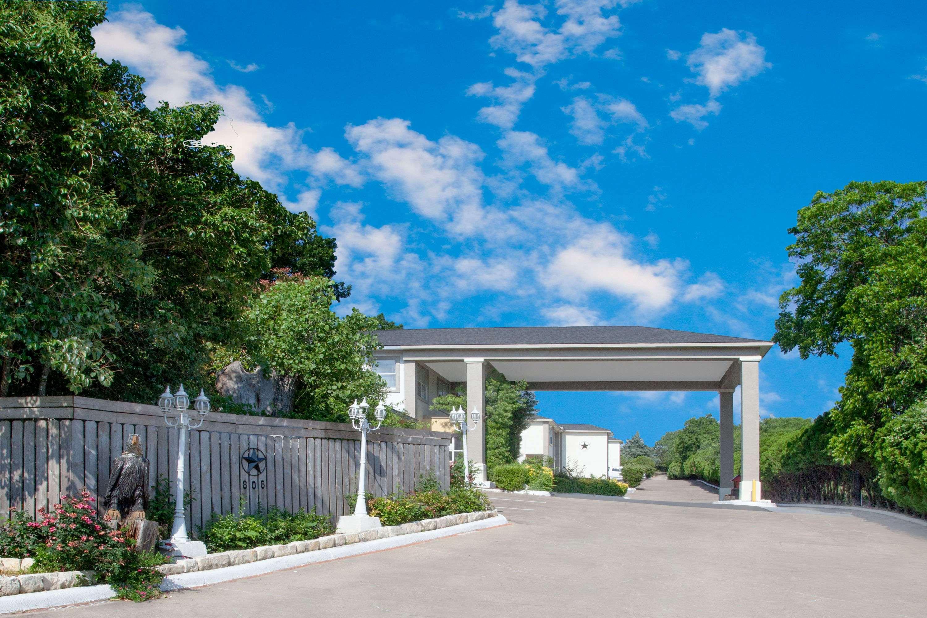 Days Inn By Wyndham Suites Fredericksburg Exteriér fotografie
