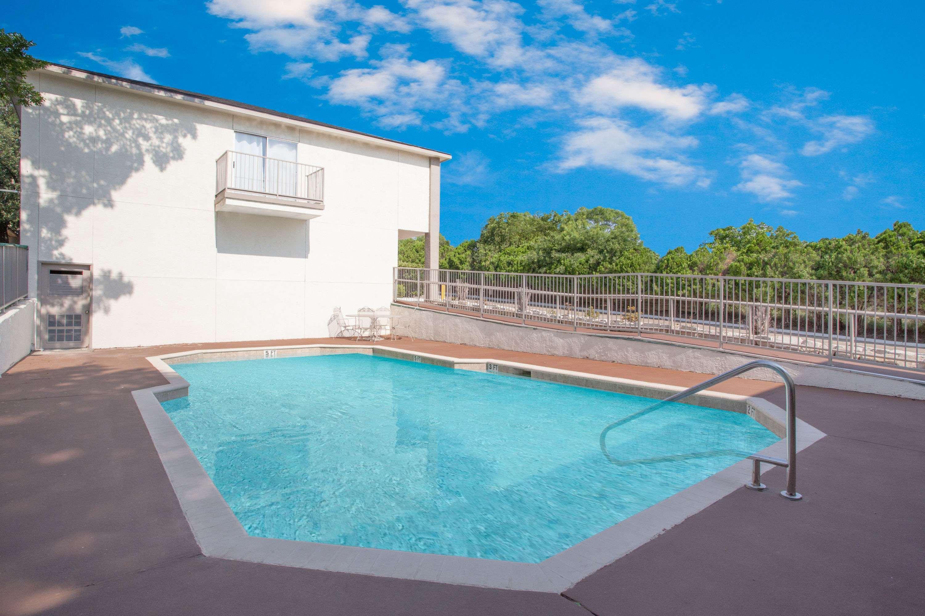 Days Inn By Wyndham Suites Fredericksburg Exteriér fotografie