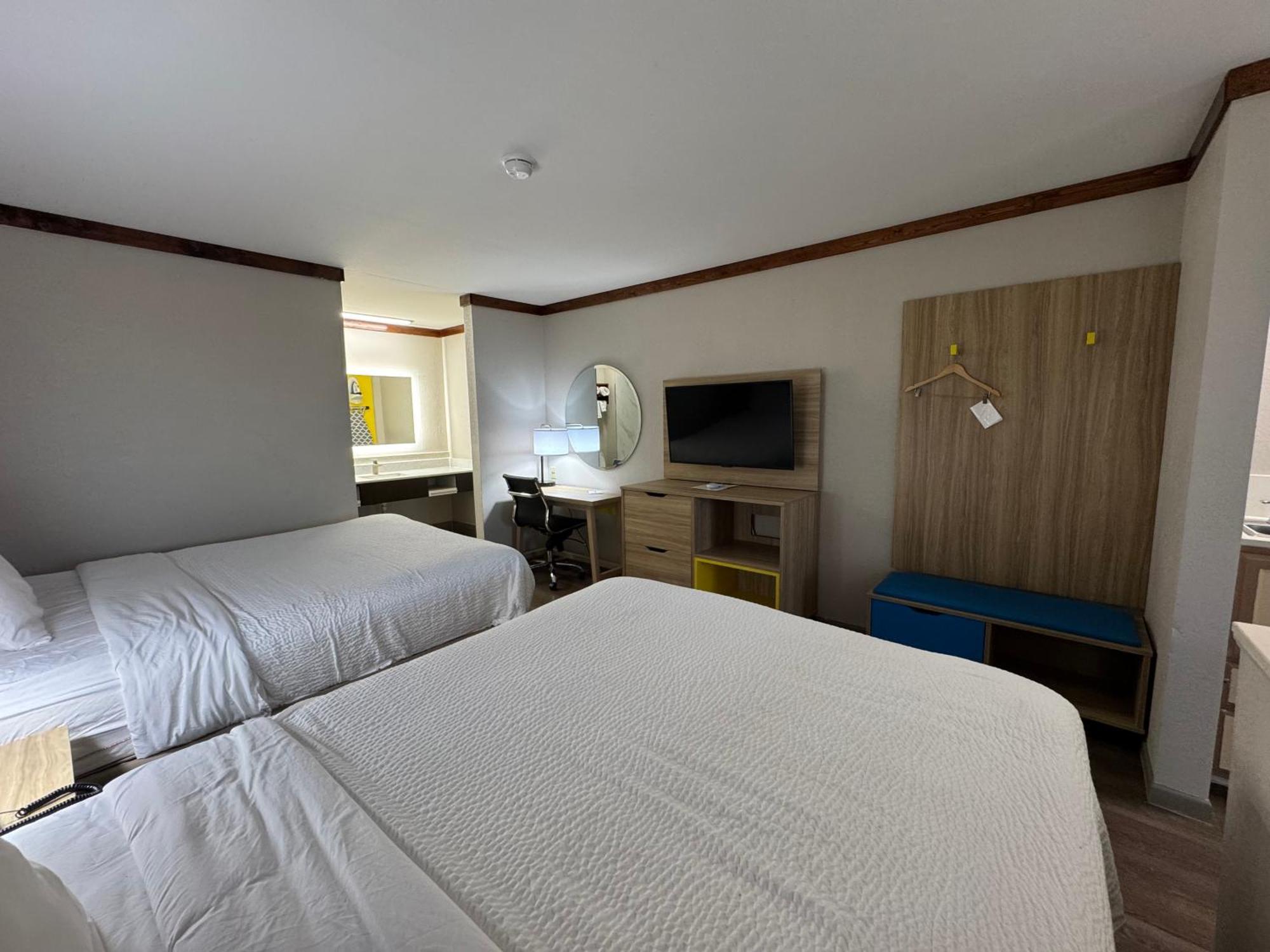 Days Inn By Wyndham Suites Fredericksburg Exteriér fotografie