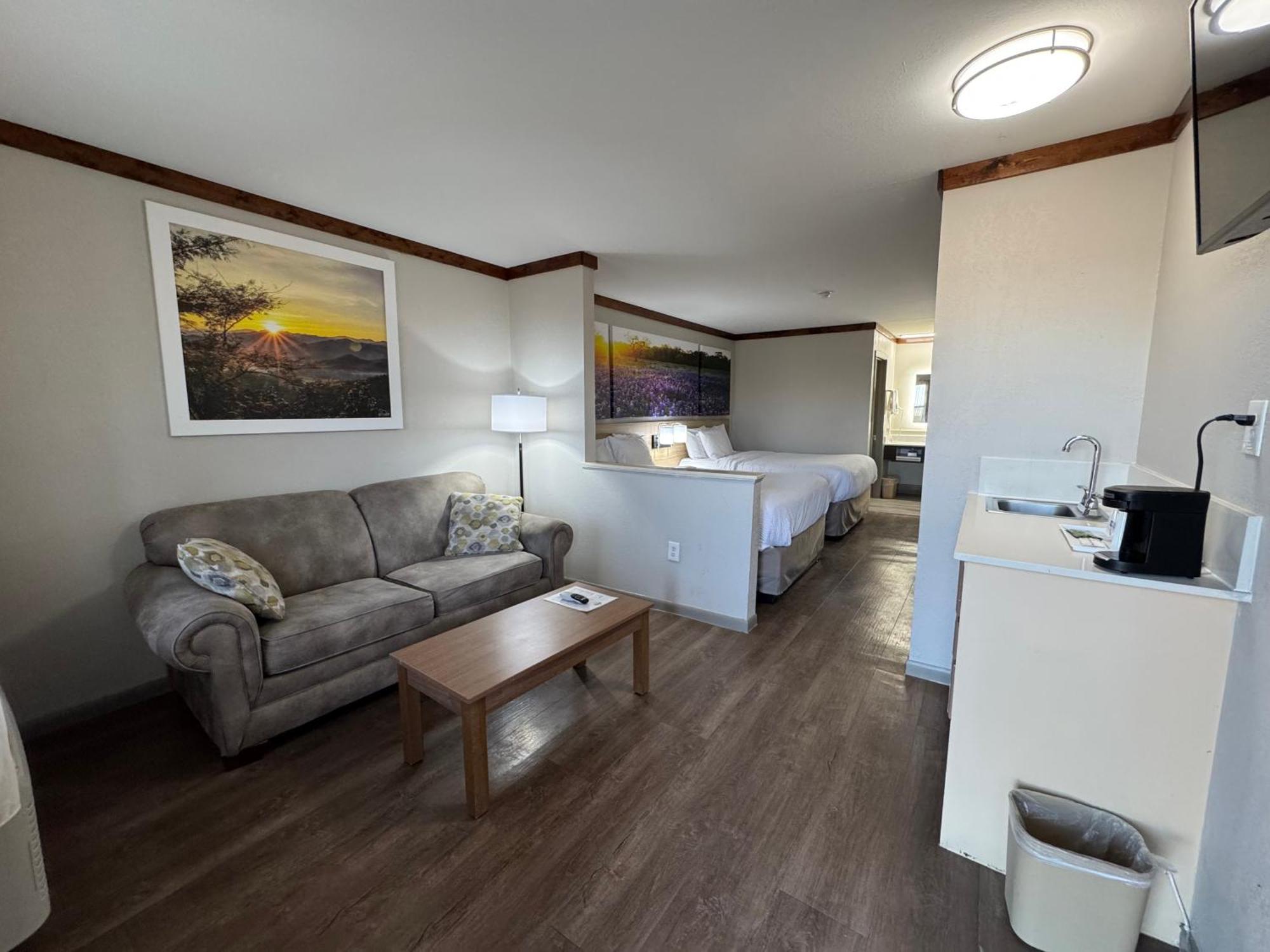 Days Inn By Wyndham Suites Fredericksburg Exteriér fotografie